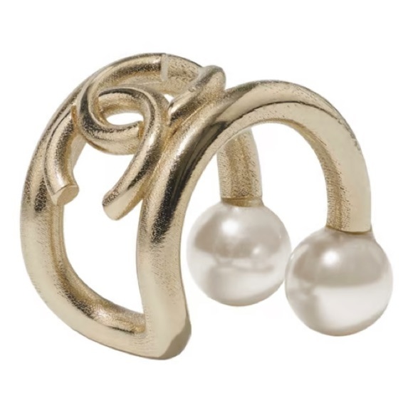 LOWEST! CHANEL Pearl Cuff Earring - Picture 5 of 7